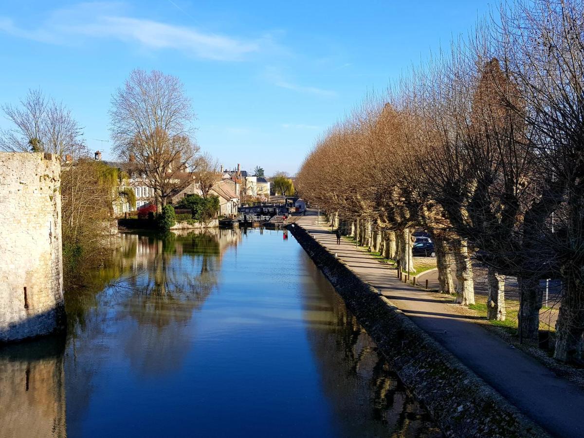La Maison Virginie 1 A 2 Pers Charmant Hyper Centre- Cour- Parking- Linge- Fibre- Proximite Lac Canal Piscine Montargis Luaran gambar