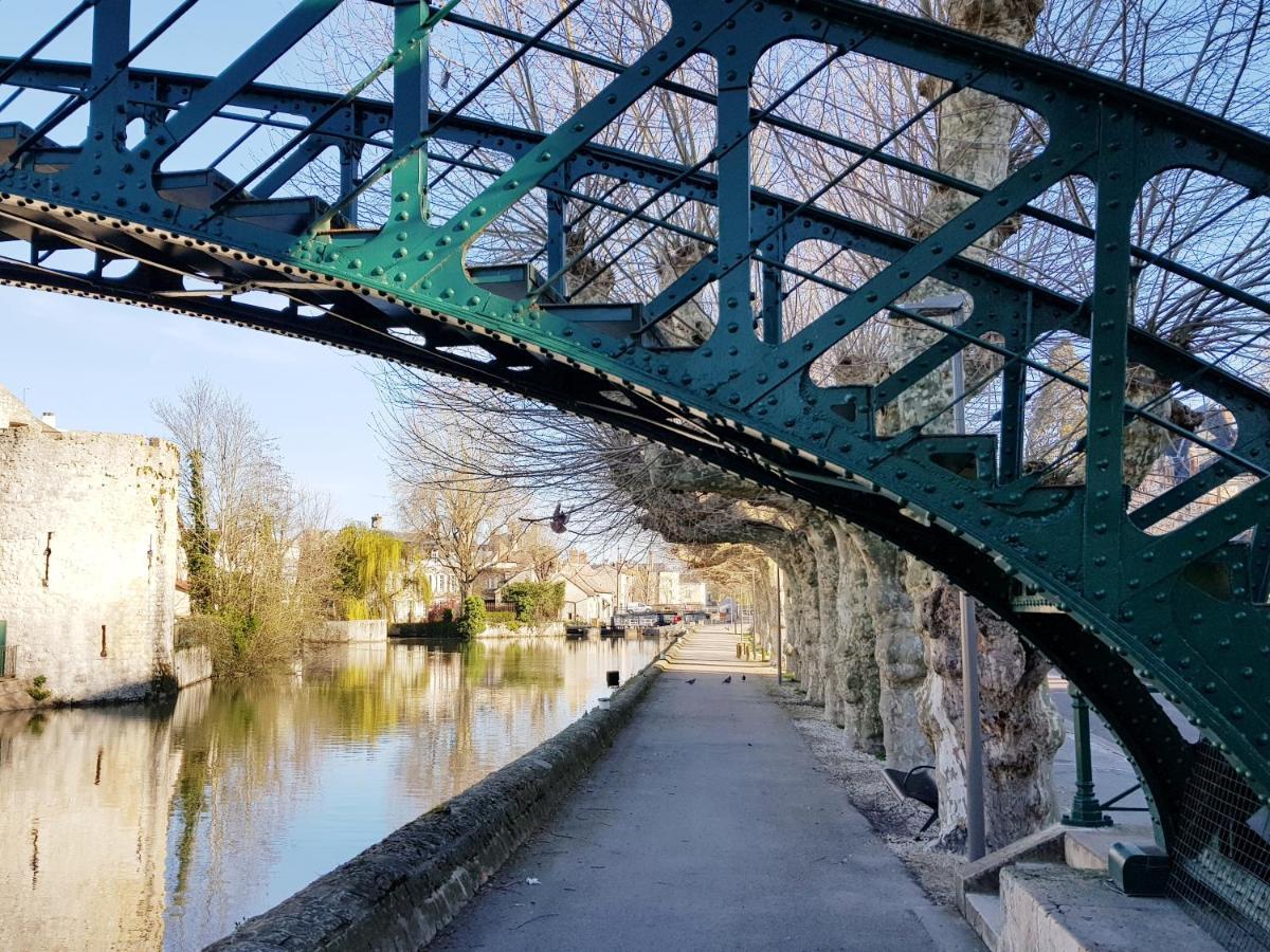 La Maison Virginie 1 A 2 Pers Charmant Hyper Centre- Cour- Parking- Linge- Fibre- Proximite Lac Canal Piscine Montargis Luaran gambar