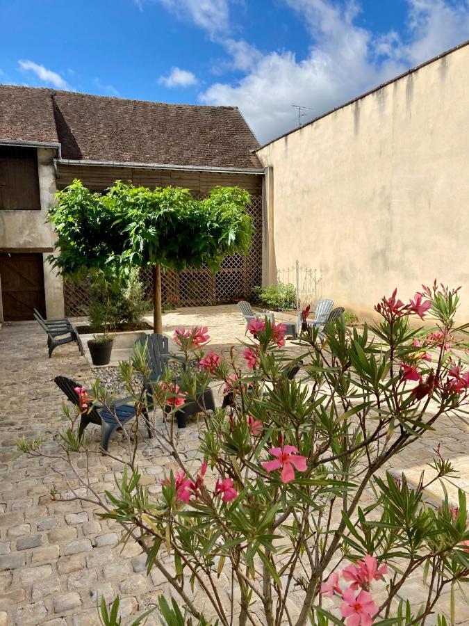 La Maison Virginie 1 A 2 Pers Charmant Hyper Centre- Cour- Parking- Linge- Fibre- Proximite Lac Canal Piscine Montargis Luaran gambar