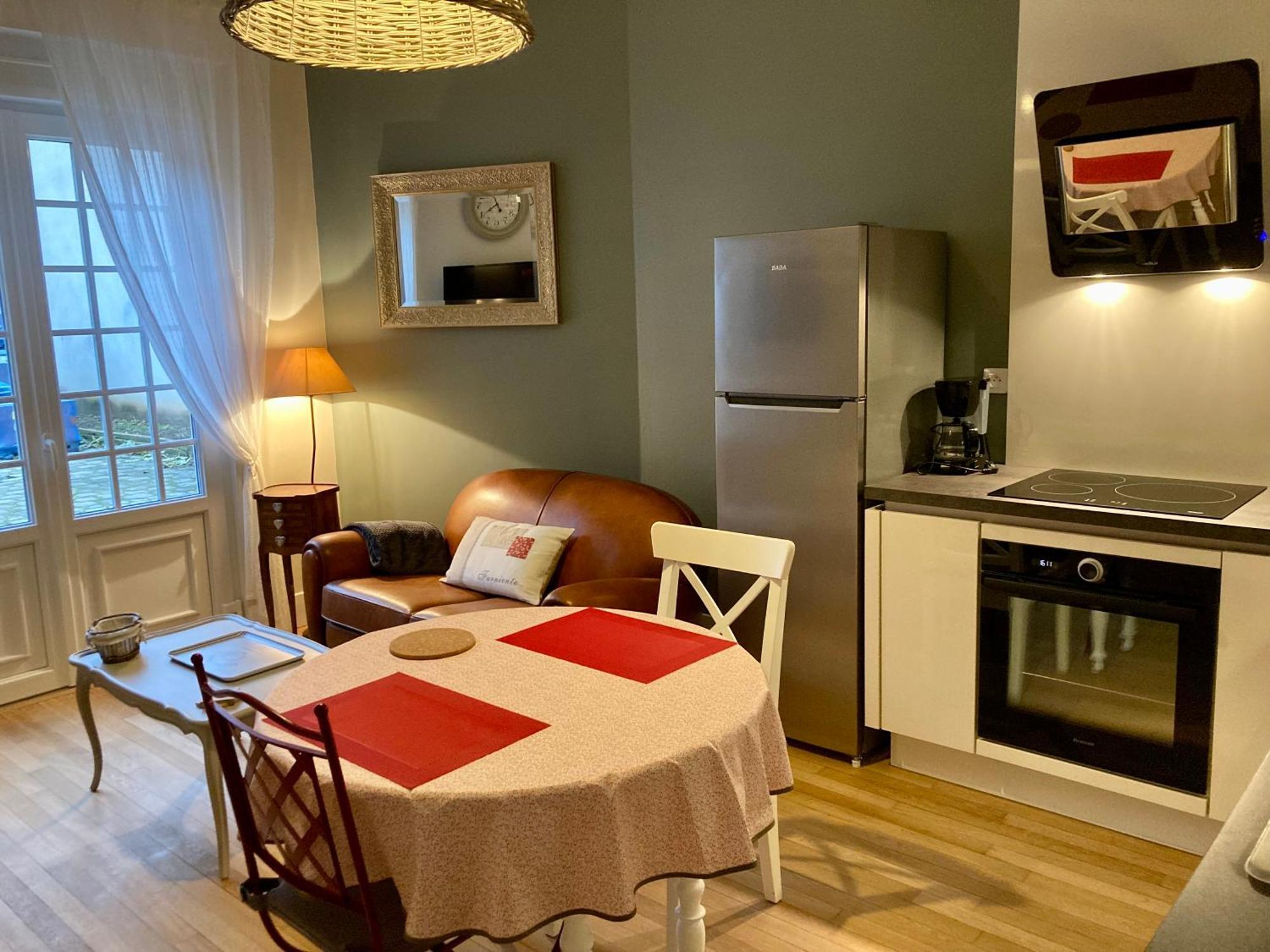 La Maison Virginie 1 A 2 Pers Charmant Hyper Centre- Cour- Parking- Linge- Fibre- Proximite Lac Canal Piscine Montargis Luaran gambar