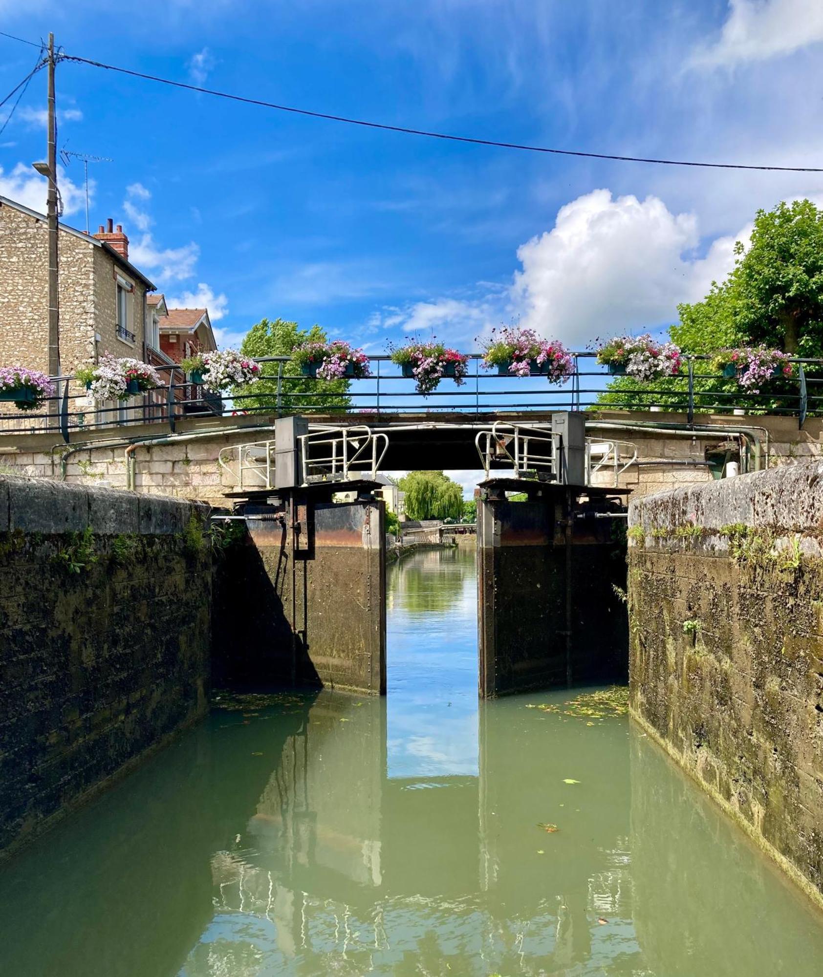 La Maison Virginie 1 A 2 Pers Charmant Hyper Centre- Cour- Parking- Linge- Fibre- Proximite Lac Canal Piscine Montargis Luaran gambar