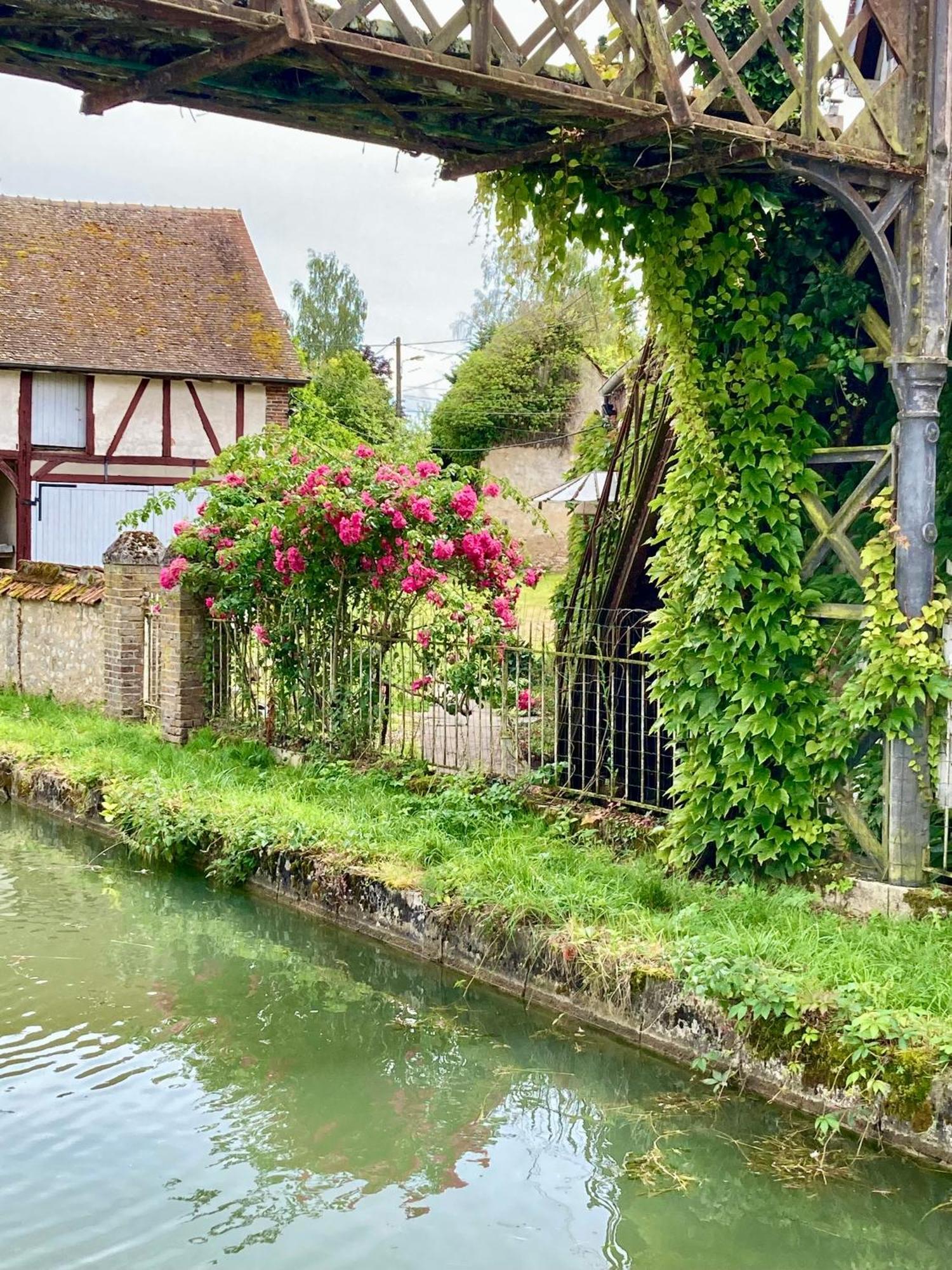La Maison Virginie 1 A 2 Pers Charmant Hyper Centre- Cour- Parking- Linge- Fibre- Proximite Lac Canal Piscine Montargis Luaran gambar