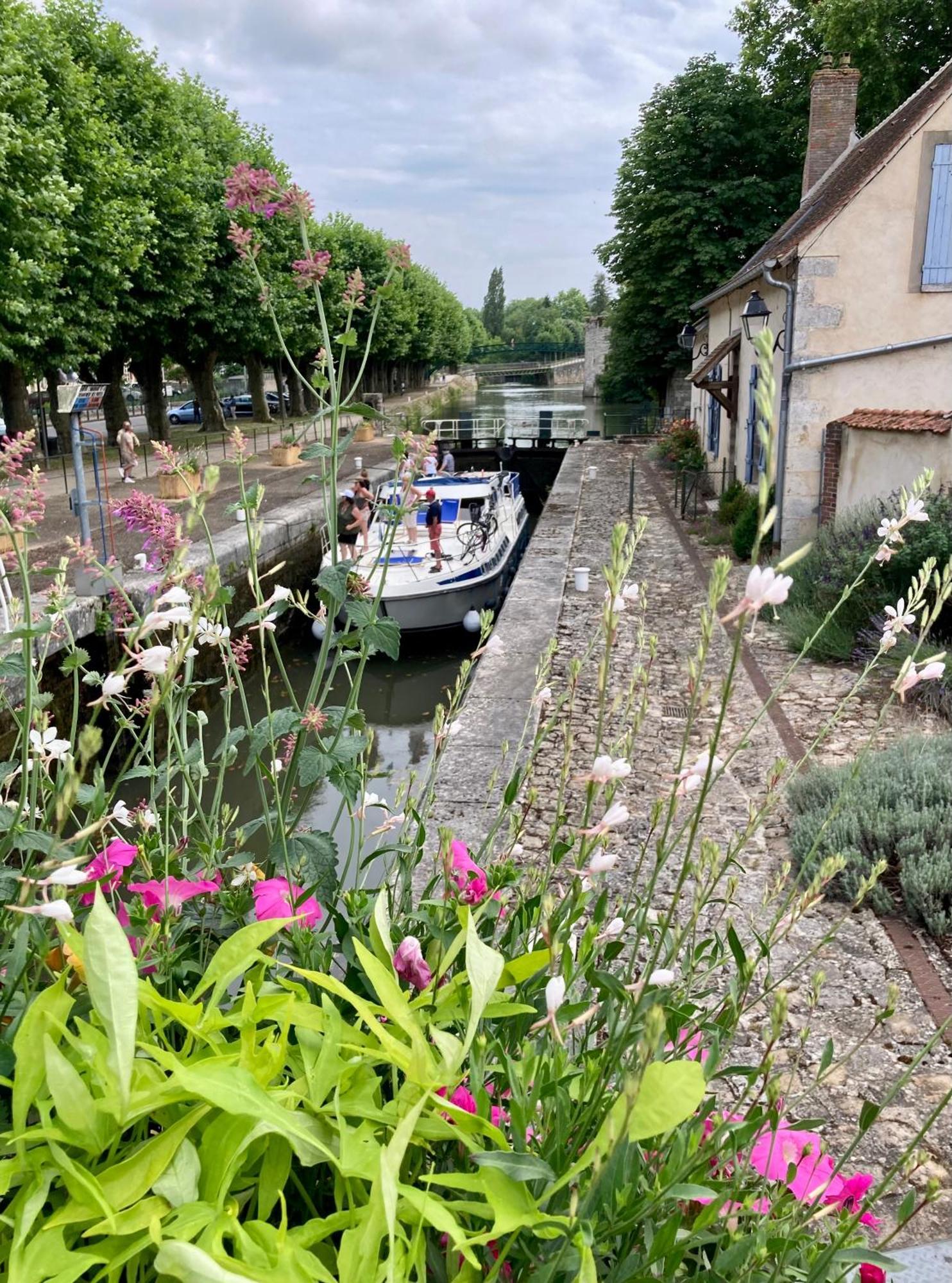 La Maison Virginie 1 A 2 Pers Charmant Hyper Centre- Cour- Parking- Linge- Fibre- Proximite Lac Canal Piscine Montargis Luaran gambar